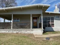 Cozy 2 Bedroom 1 Bath Lake Front Cottage Hotels in Cleora