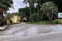Renovated Peaceful Luxury Walk to Mall Park Publix - 4-Star