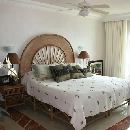 Affordable Luxury-Newly Renovated Beachfront Condo-Vacation Paradise