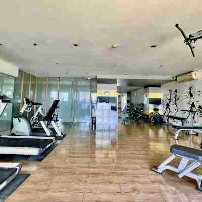 KL Tower Spacious Parkview 1BR w/ Balcony near Greenbelt Mall Makati Fitness & Recreational Facilities
