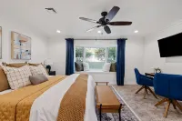 Free Heated Pool ~ Hot Tub ~ Basement Game Room ~ Large Backyard - Private Pools
