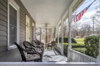Spacious 4-bedroom vacation home steps to Keuka Lake