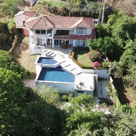 Mexican/mediterranean Villa At 10 Minutes Walk to Beach with private pool