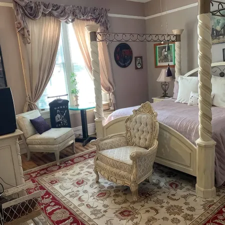 Inn Upon Moon River Plantation