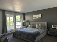 The Treehouse: Spacious Retreat with Theater Room, Fire Pit & Mountain Views - Boutique