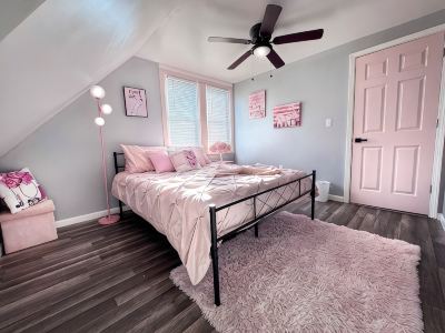 Pink Paradise! Cozy Getaway near SU!