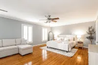 Spacious Home Great for Holidays;Sleeps 20;Hot Tub; Gym; Pool; Game Room; - 4-Star
