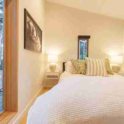 New Luxury Cottage Minutes To Beach & Town! Rooms