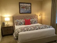 Simply Irresistible III Right on the Lake and Close to All the Action!! - 4-Sterne