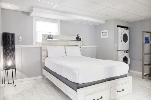 MINI PALACE @ MYSTIC SEAPORT & AQUARIUM: 5 QUEEN BEDS 1 BUNK BED - 2-Star