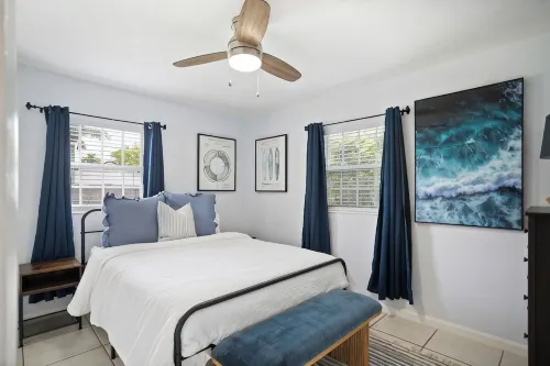 Entire Home: 4 Blocks to Ocean-Jacksonville Beach - 2-Star