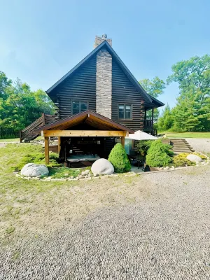 Little Valley private log cabin in the woods by Lake Petenwell - Chalets