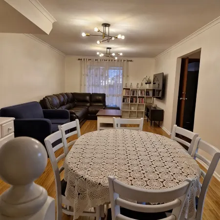 Adelaide Escape: Two-Storey Home Near City & Hills