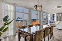 2-bedroom apartment in brilliant Cleveland with WiFi, AC, fitness room - Bungalows