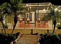Heated Pool, Bikes, Kayaks, Sups, Outdoor Tiki Bar with TV Corn Hole Court - Wifi