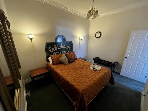 Brickhaven Loft on Historic Main Street - walk to Spring River, State Park, more - Wifi