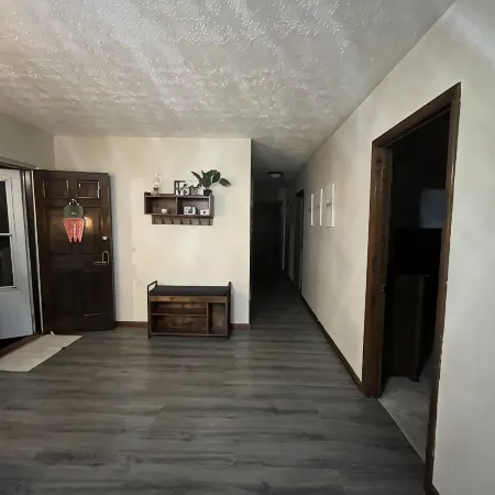Cozy Apartment with onsite restaurant in Logan WV Close to Hatfield McCoy Trail