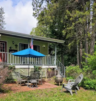 COZY FAMILY FRIENDLY RETREAT-OUTDOOR LIVING-NEXT TO GLACIER-LOW CLEANING FEE - Wifi