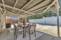 Charming 3-bedroom home, popular Broadstone area, walk to shops & park, WiFi, AC - Boutique