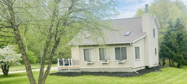 Cozy Canadian Lakes Cottage Hotels in Mecosta County