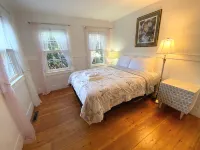 Spacious 5 bedroom, cozy home with private beach access! - Homestays