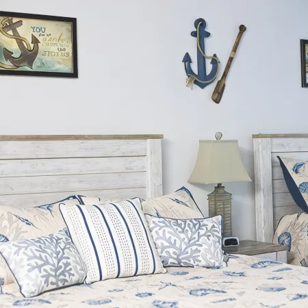 NO STAIRS! AMAZING LAKE VIEW! Just two miles from Silver Dollar City!