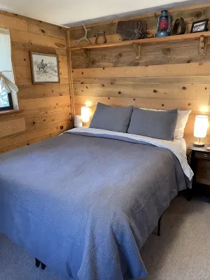 Rustic 2-Bedroom Cabin on 2 Acres - 2つ星