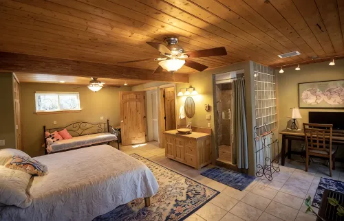 Chateau in the Pines: 3Bed, 2Bath Just 10 Min to Prescott Town Center - シャレー