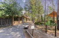 Cozy Sunriver Condo w/Pool Sharc Passes! Close to Sunriver Lodge & Shopping. - ブティック