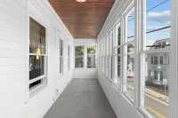 Updated, Historic District, Walk to Waterfront. Pet-Friendly! Sleeps 12 - 3-Star