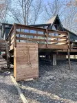 FLAT, Lakefront chalet; Hottub, Playground, Firepit, Wifi, and more! - Boutique