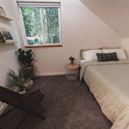 Green Cabin - Hot tub, EV, Fire Pit, Hammock
