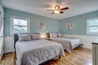 Tranquil Retreat w/ Hot Tub, Large Patio, 2 living rooms - 4성급