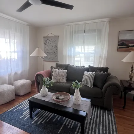 Charming 2 bedroom one bath home close to Highland Park!