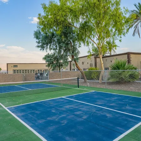 Stylish Oasis Tiny Home Pool Hot Tub Pickleball Bullhead City 10 min to Laughlin