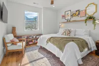 Downtown Modern 3-Bed Townhome with Bright, Upgraded Interiors & Books to read - balcony