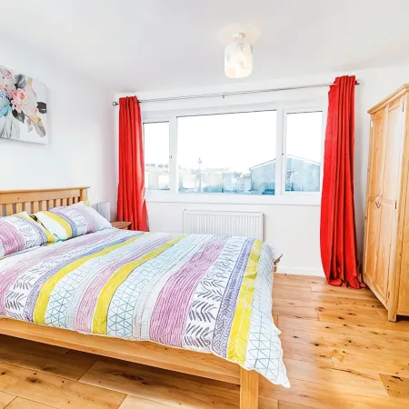 CITY CENTRE ★ FREE PARKING ★ 2 BED HOUSE ★ MODERN
