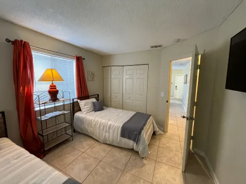 Sea Breeze - 2BR Apartment -  Near all beach excursions and WPB nightlife. - Apartments