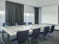 IntercityHotel Hamburg-Altona Hotels near Wohlers Park
