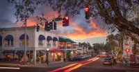 3 min drive to DT Mount Dora! - Homestays