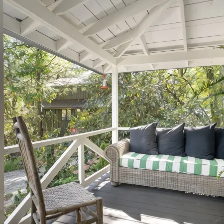 FLY LAKE- A Modern Mirror Lake Cottage