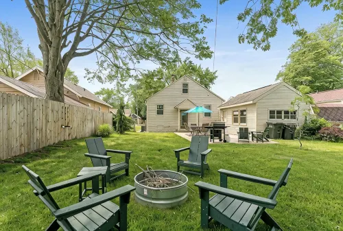 M2 -Fall Nights, Fire Pit & Fenced Yard, Dogs Welcome - Wifi