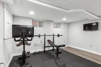Wade Manor: Game-room, Gym, Office and Fenced in Backyard - 2성급