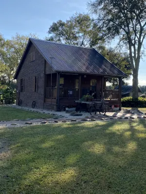 Cajun Country at its best. Private Acadian style guest house on estate property. - WiFi