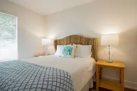 Ideal Location in Downtown Bluffton  ~Just Steps to the May River - Bathtub