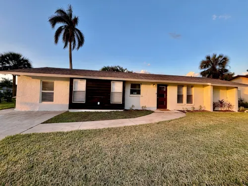 Paradise awaits! Heated pool, huge lanai, outdoor oasis close to downtown Naples - บังกะโล