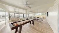 Relaxing Renovated Cottage on  Lake June in Winter with Dock! - 4 étoiles