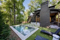 Buckhead Black House Spacious 5 Bedroom Mansion with Heated Pool - Lenox Atlanta - 5-Star