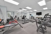 Marlin House 52: Gated Luxury Villa w/ Dockage, Sunset Views and Pool - Gym