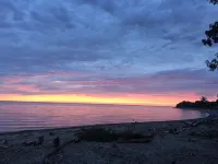 Beachfront Historical home 1Br/1Ba apt on Lake Erie w/ Balcony, WiFi, Streaming - Beach